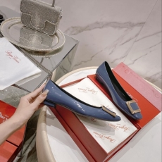 Roger Vivier flat shoes